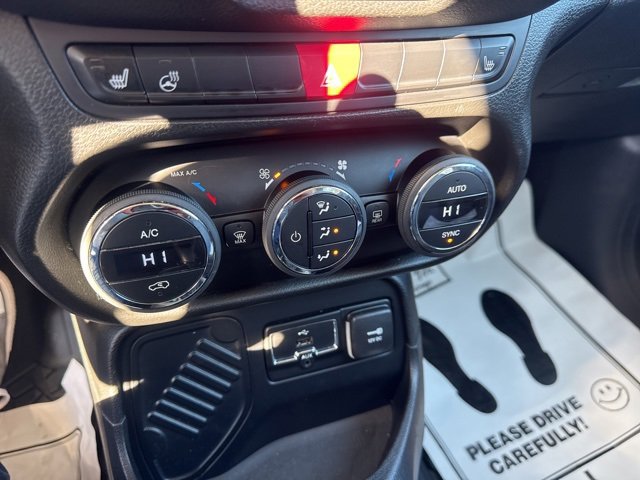 Used 2015 Jeep Renegade Limited image 21