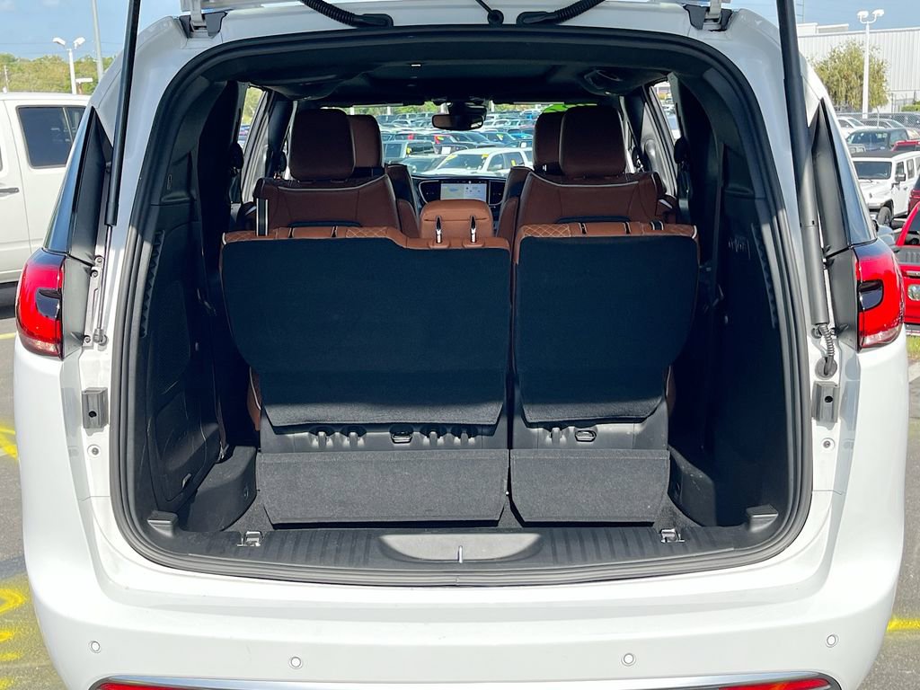 Certified 2024 Chrysler Pacifica Pinnacle FWD image 29