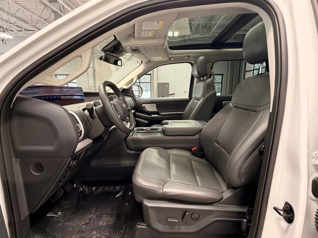 Used 2025 Ford Expedition Active image 27