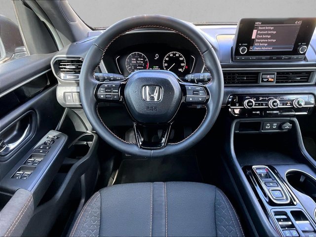 Used 2025 Honda Pilot Sport image 7