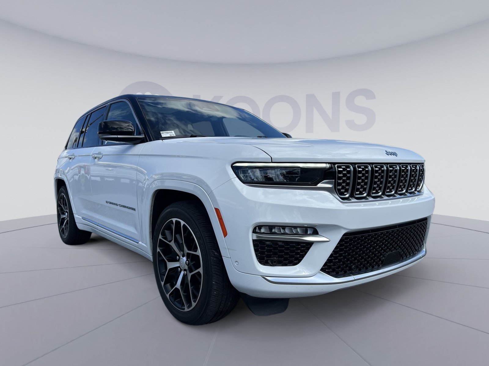 Used 2023 Jeep Grand Cherokee Summit AWD/4WD image 10