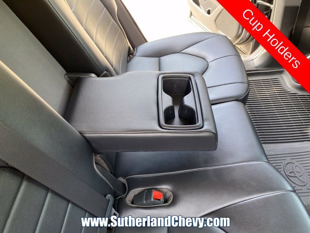 Used 2022 Toyota Highlander XLE AWD/4WD image 39