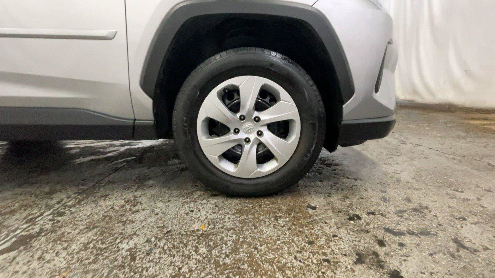 Used 2022 Toyota RAV4 LE AWD/4WD image 18