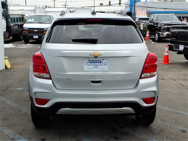 Used 2022 Chevrolet Trax LT w/ LT Convenience Package image 5