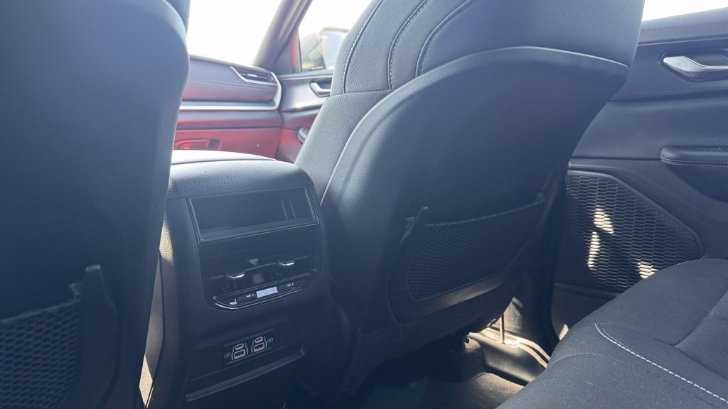 Used 2026 Jeep Grand Cherokee Laredo AWD/4WD image 26