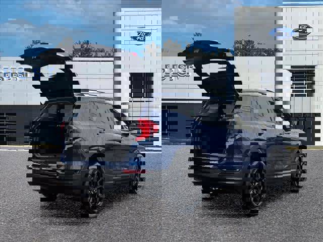 Used 2022 GMC Terrain SLT w/ Tech Package image 9