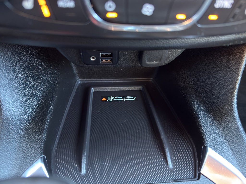 Used 2023 Chevrolet Traverse RS image 21