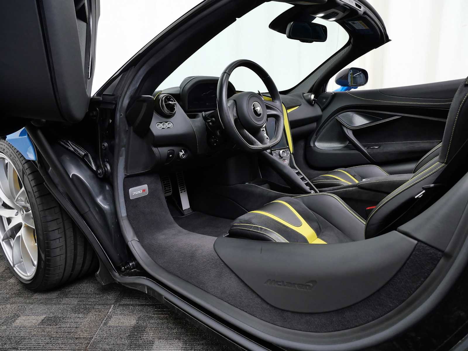 Used 2022 McLaren 720S Spider image 19