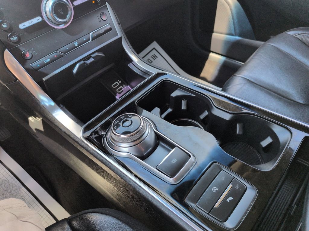 Used 2020 Ford Edge Titanium AWD/4WD image 24