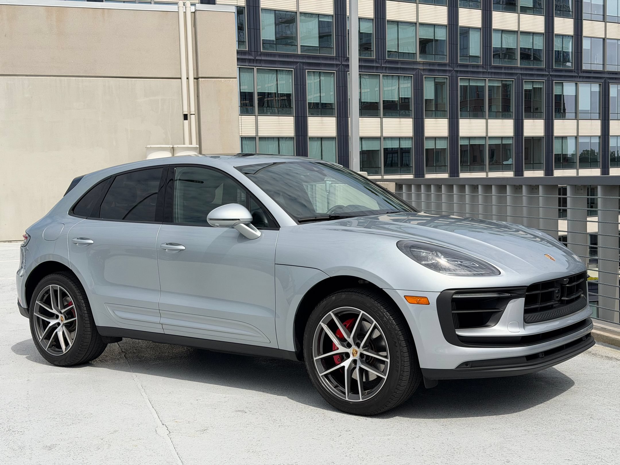 Certified 2023 Porsche Macan S AWD/4WD image 9