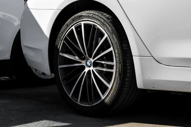 Used 2023 BMW 530e RWD image 63