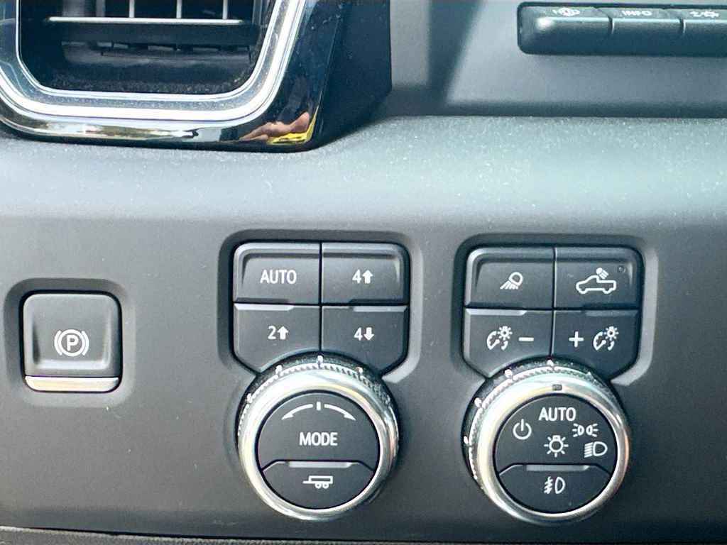 Used 2025 GMC Sierra 3500 Denali w/ Denali Reserve Package image 21