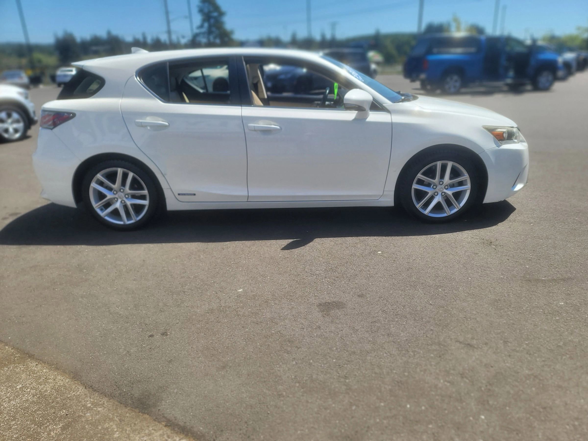 Used 2014 Lexus CT 200h FWD image 11