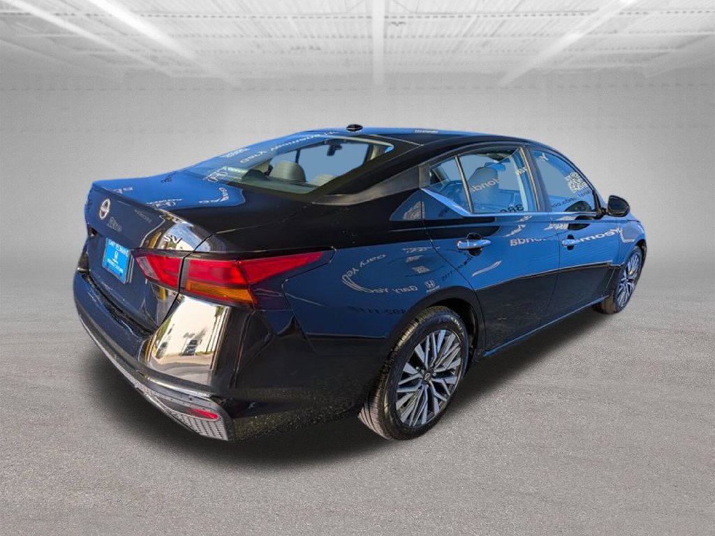 Used 2024 Nissan Altima 2.5 SV FWD image 5