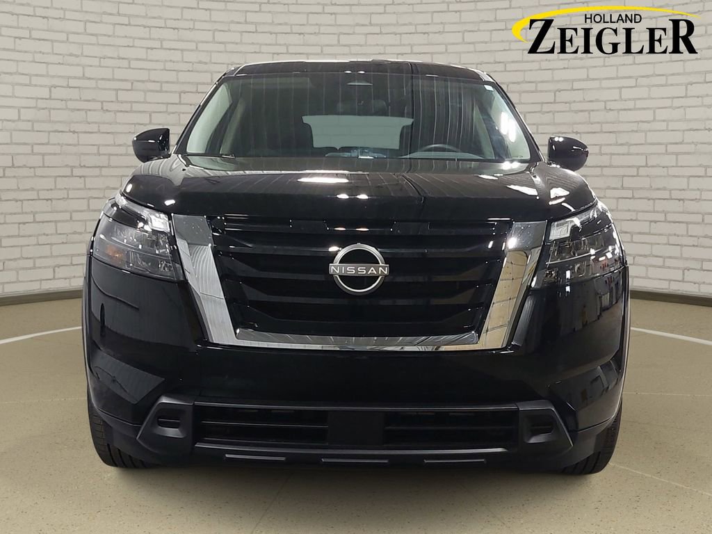 Certified 2025 Nissan Pathfinder S image 2