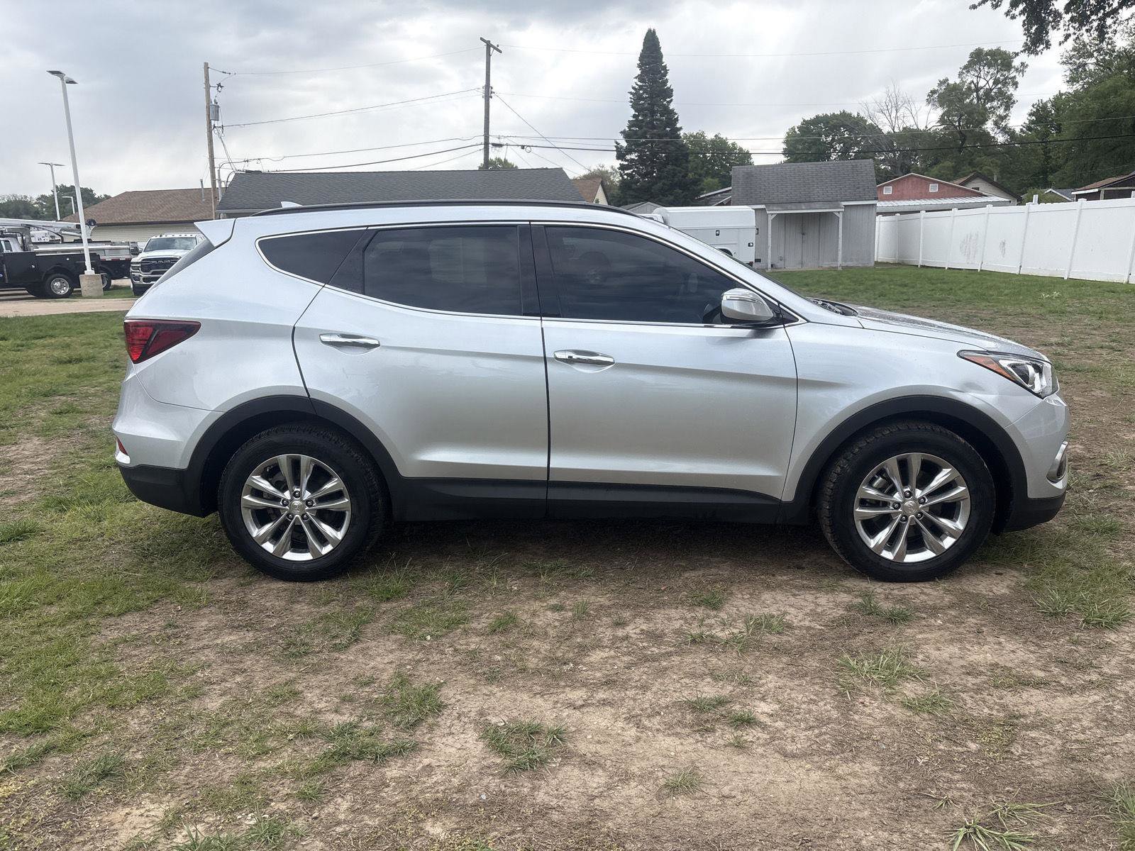 Used 2017 Hyundai Santa Fe Sport 2.0T AWD/4WD image 5