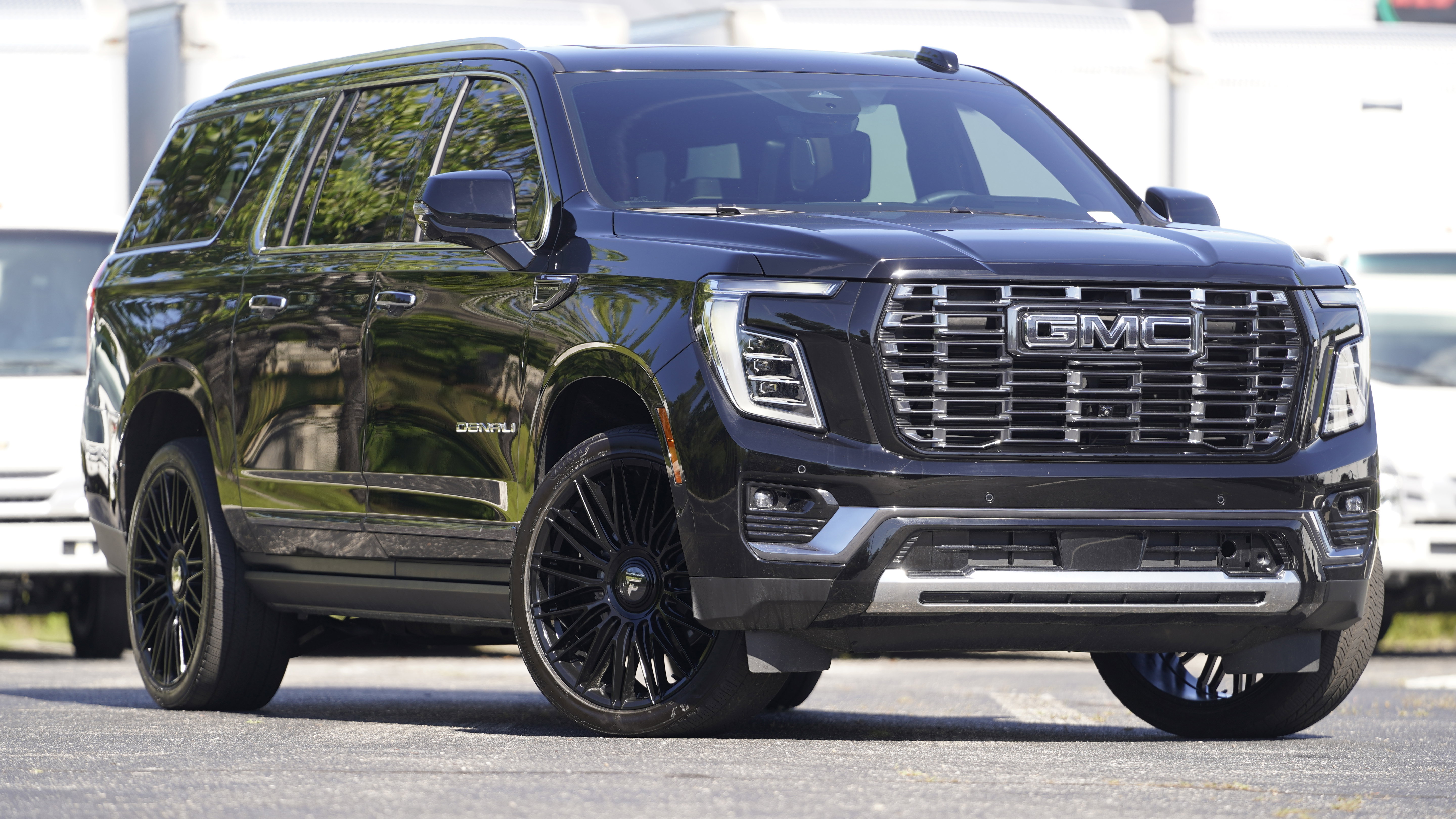 Used 2025 GMC Yukon XL Denali Ultimate AWD/4WD image 2