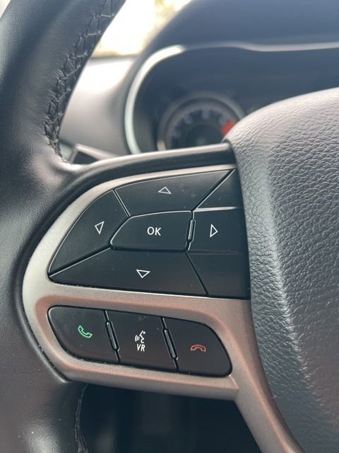 Used 2020 Jeep Cherokee Latitude Plus w/ Comfort/Convenience Group image 13