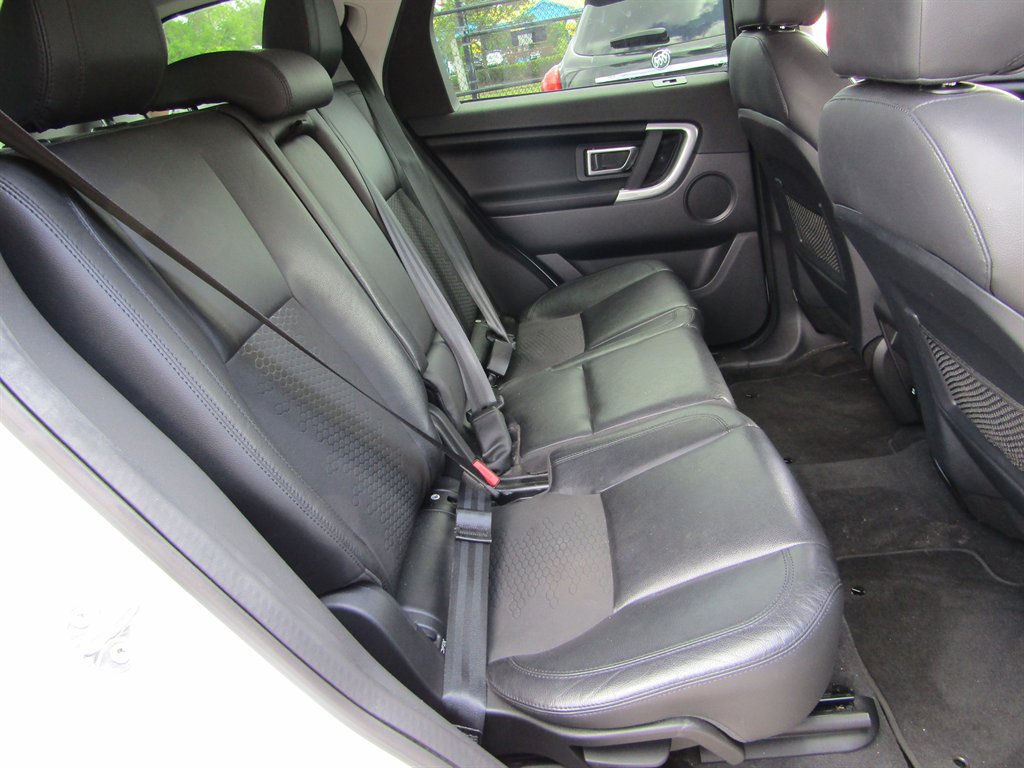 Used 2017 Land Rover Discovery Sport SE AWD/4WD image 6