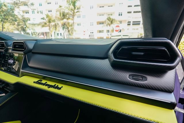 Used 2025 Lamborghini Urus SE image 88