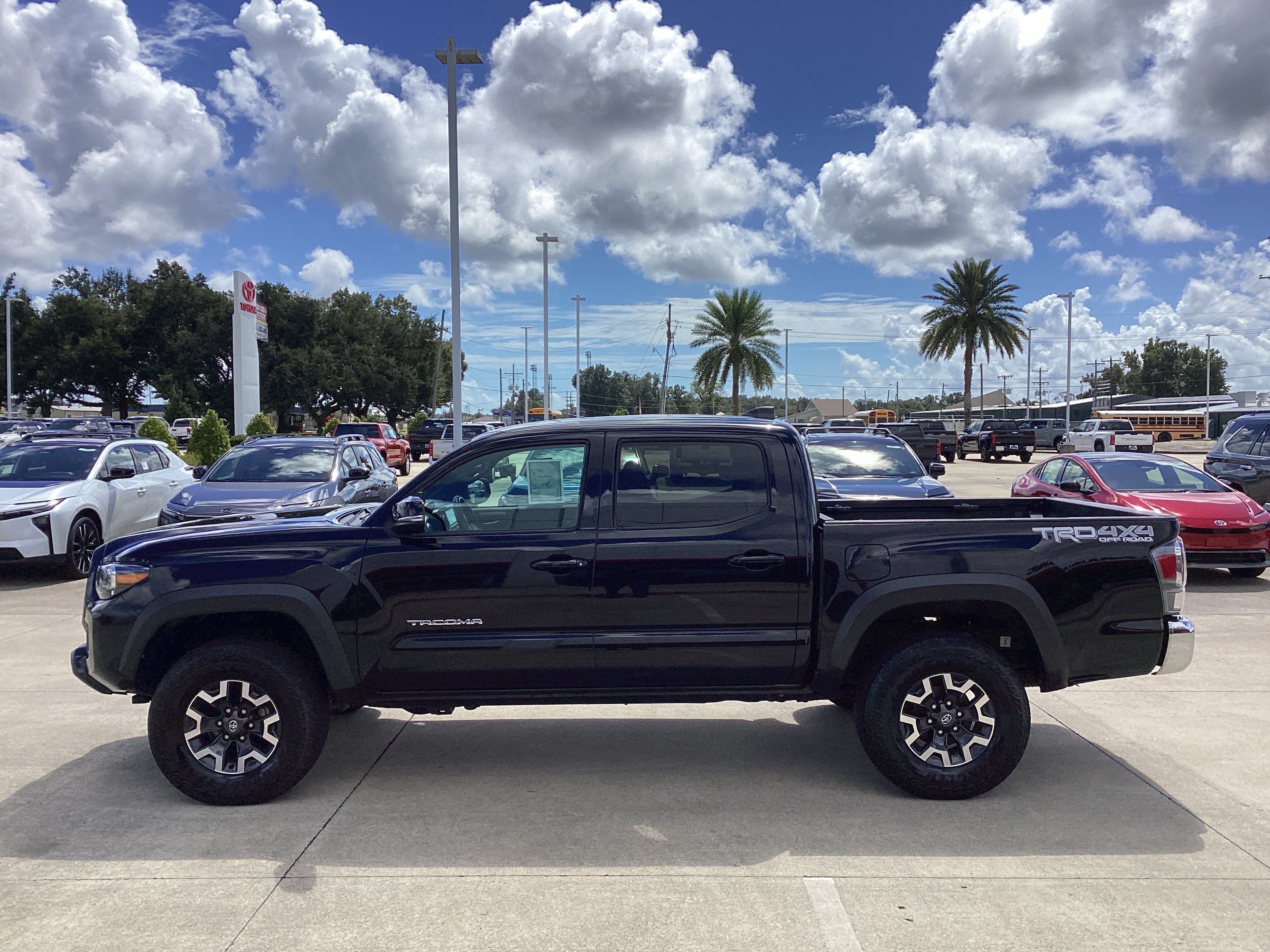 Used 2023 Toyota Tacoma TRD Off-Road AWD/4WD image 4