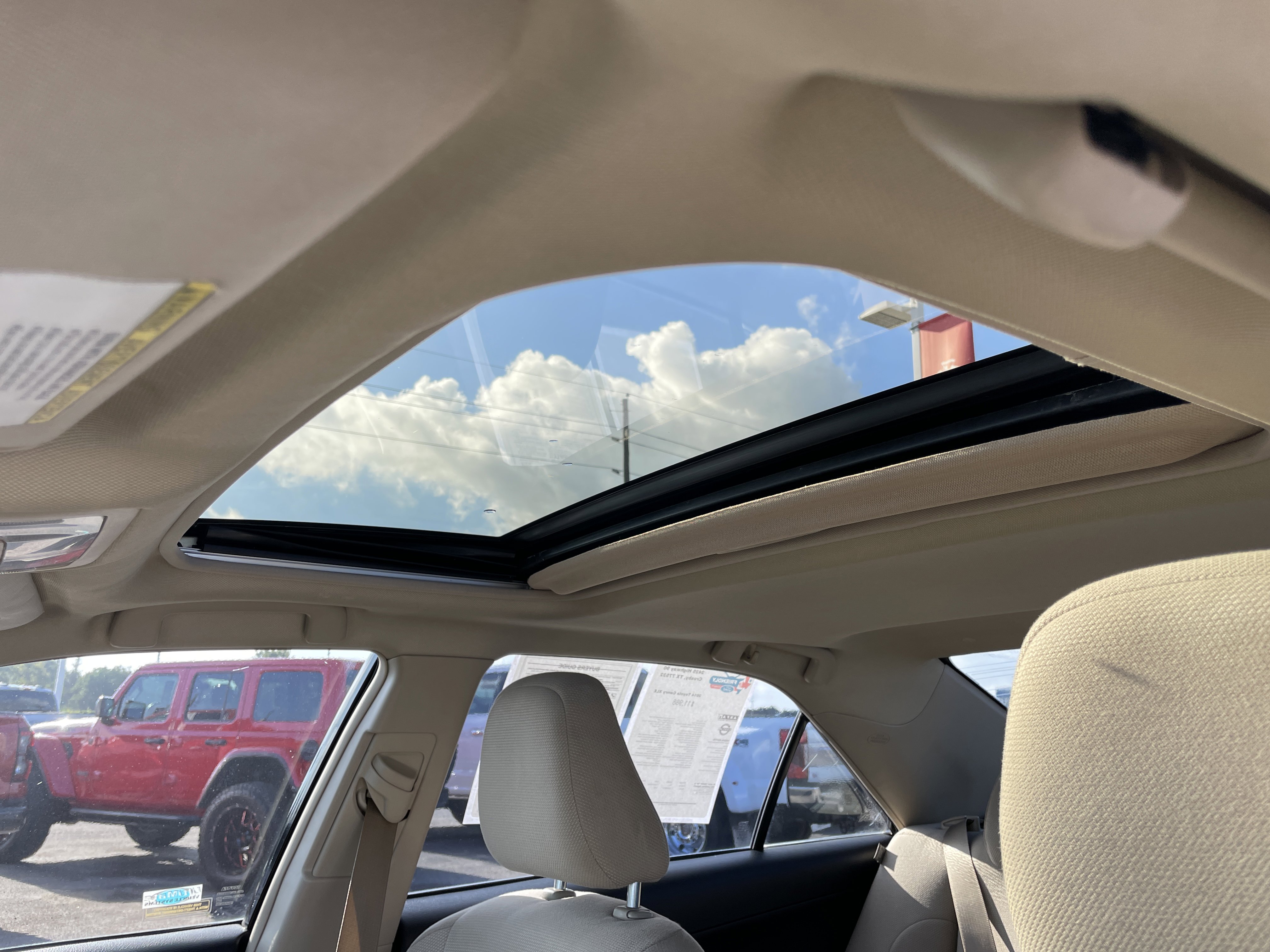 Used 2014 Toyota Camry XLE image 29