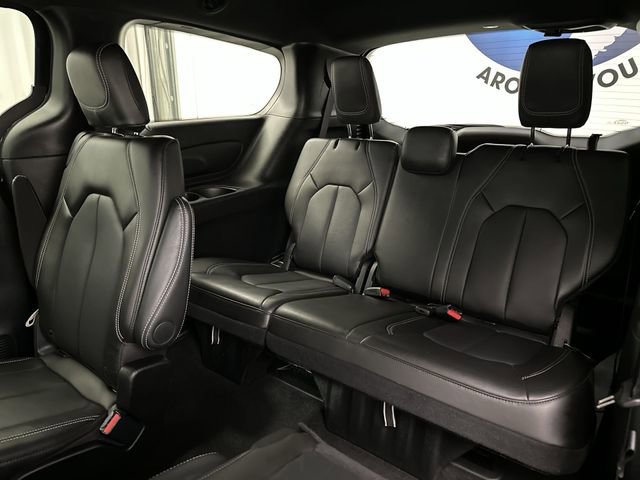 Used 2025 Chrysler Pacifica Select FWD image 28