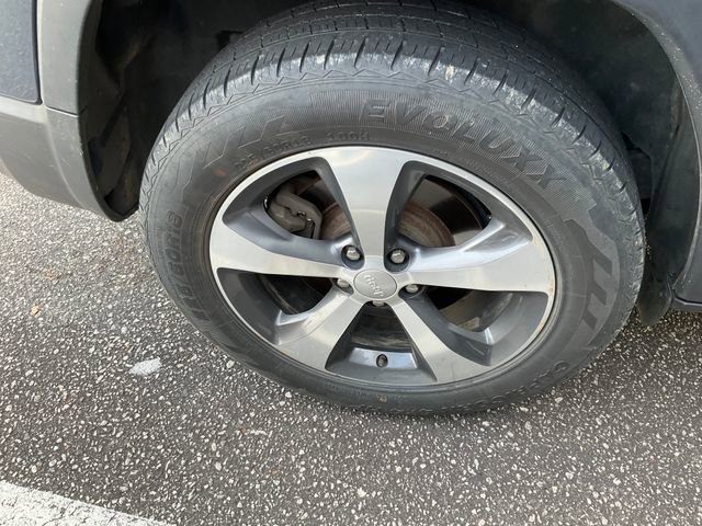 Used 2019 Jeep Cherokee Limited image 12