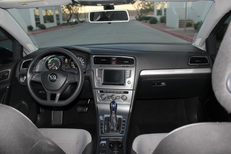 Used 2016 Volkswagen e-Golf SE FWD image 19