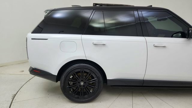 Used 2023 Land Rover Range Rover SE image 12