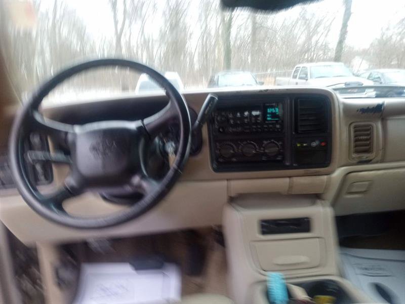 Used 2002 Chevrolet Suburban LT RWD image 9