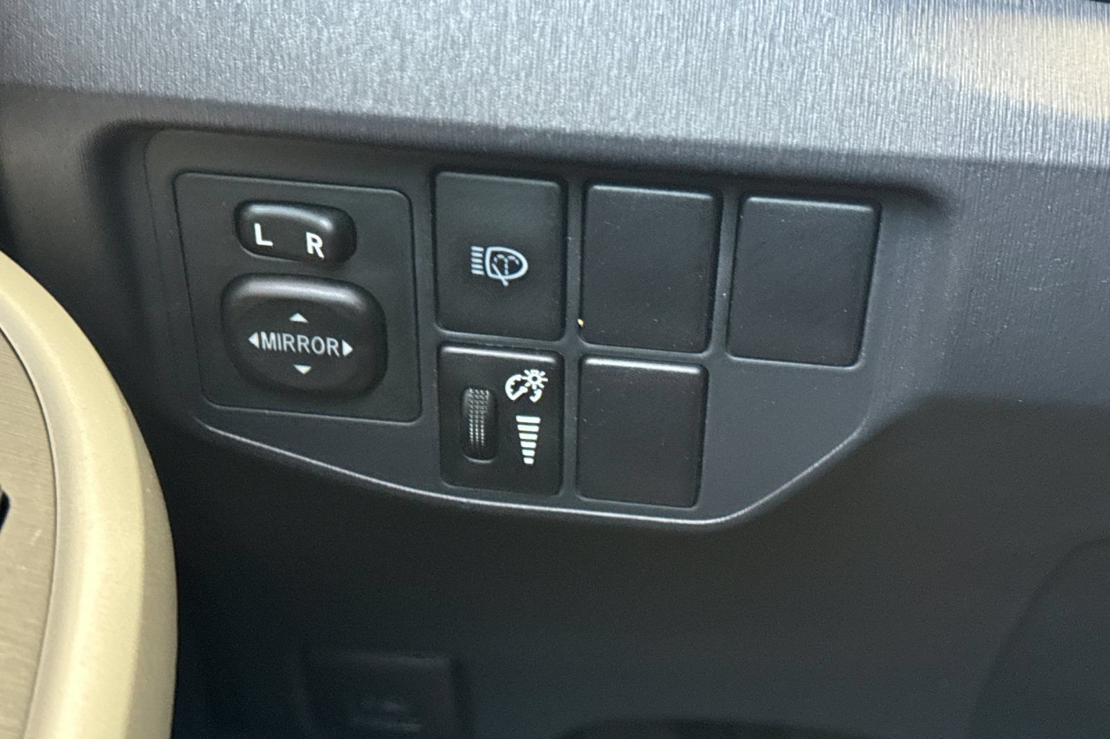 Used 2013 Toyota Prius Five FWD image 32