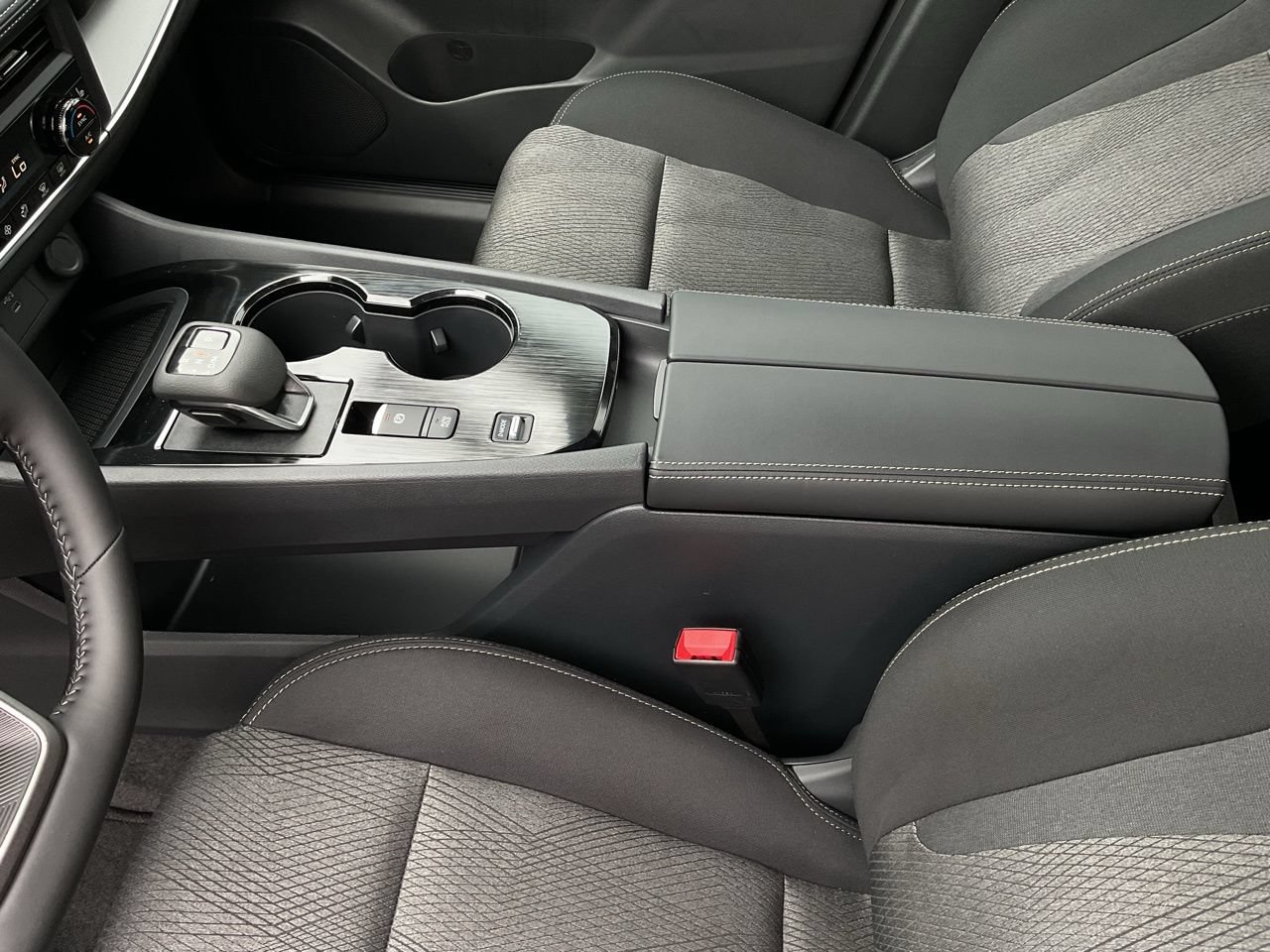 New 2026 Nissan Rogue SV w/ Cold Weather Package FWD image 31