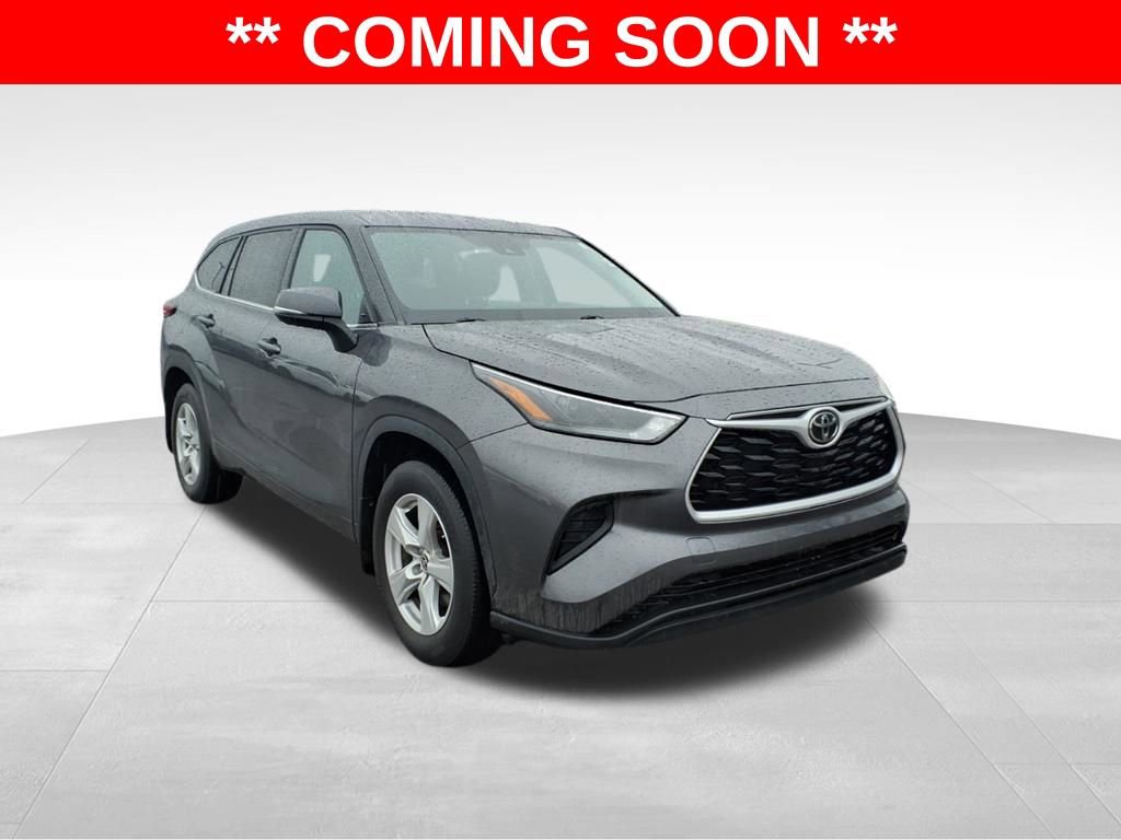 Used 2022 Toyota Highlander L image 2