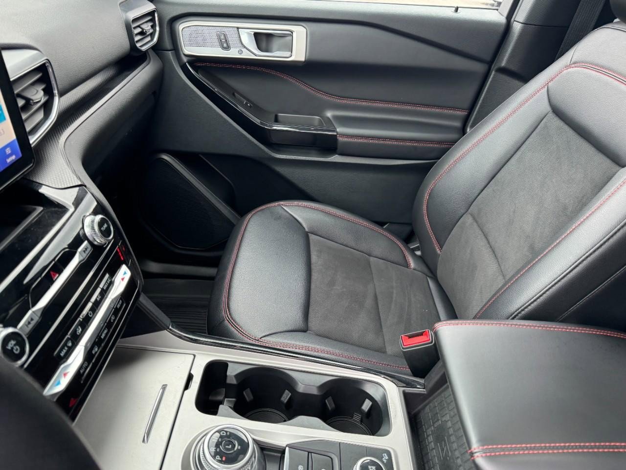 Certified 2024 Ford Explorer ST-Line w/ Class IV Trailer Tow Package AWD/4WD image 15