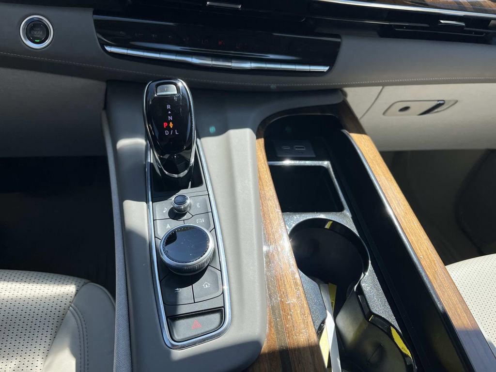 Certified 2024 Cadillac Escalade Sport Platinum w/ LPO, ONYX Package image 37