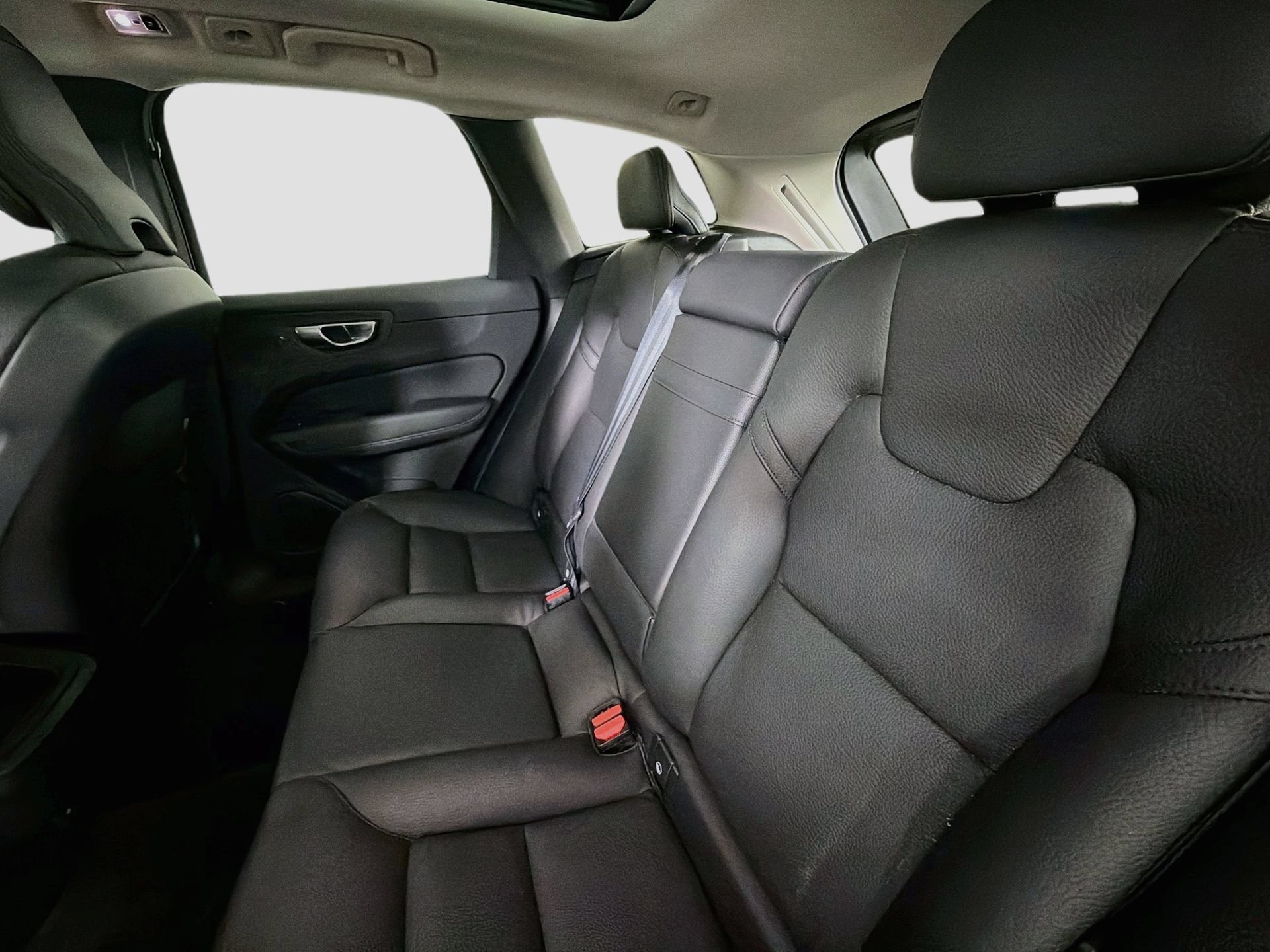 Used 2021 Volvo XC60 T5 Momentum w/ Premium Package FWD image 25