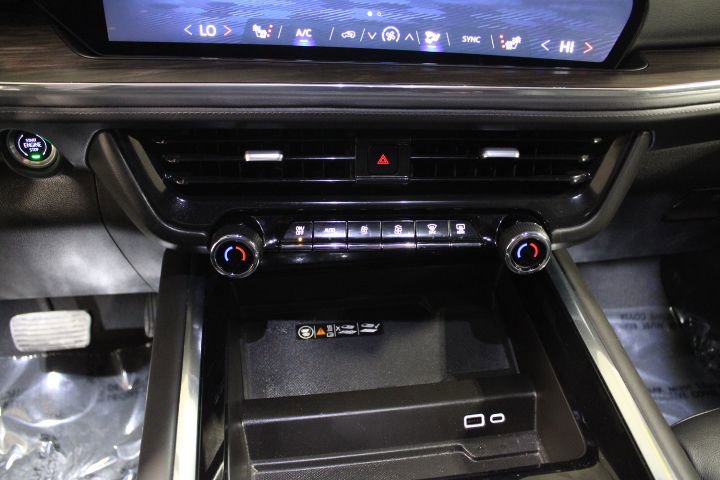 Certified 2025 Chevrolet Suburban Z71 image 34