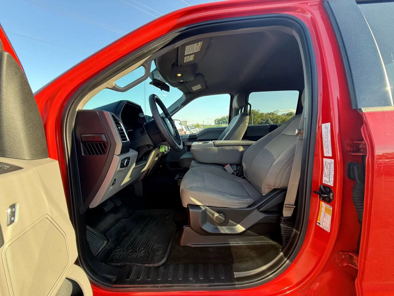 Used 2015 Ford F150 XLT image 16