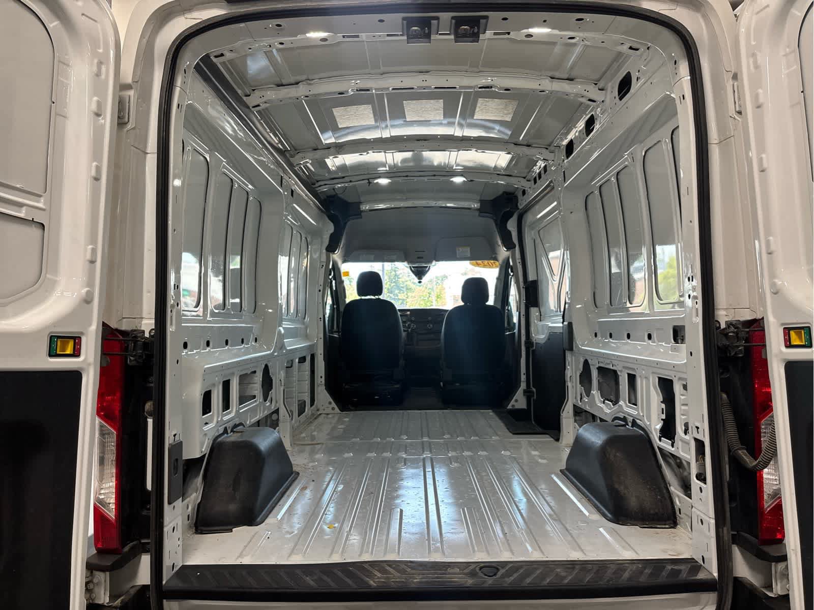 Used 2024 Ford Transit 250 148 Medium Roof RWD image 7