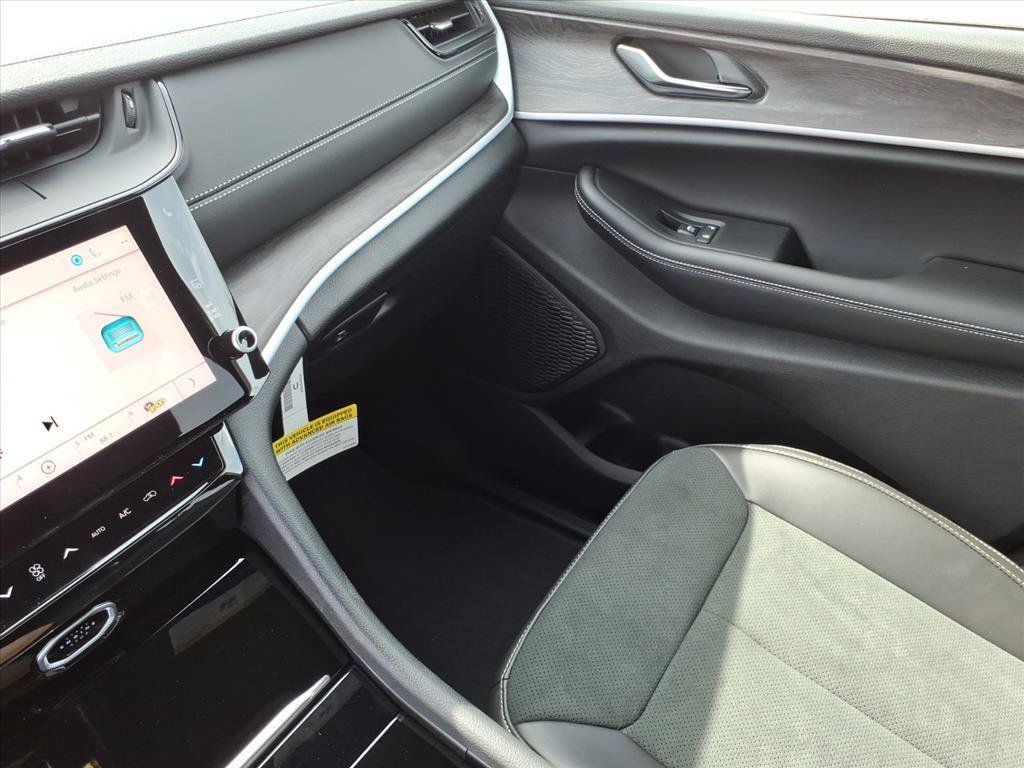 New 2026 Jeep Grand Cherokee Altitude AWD/4WD image 16