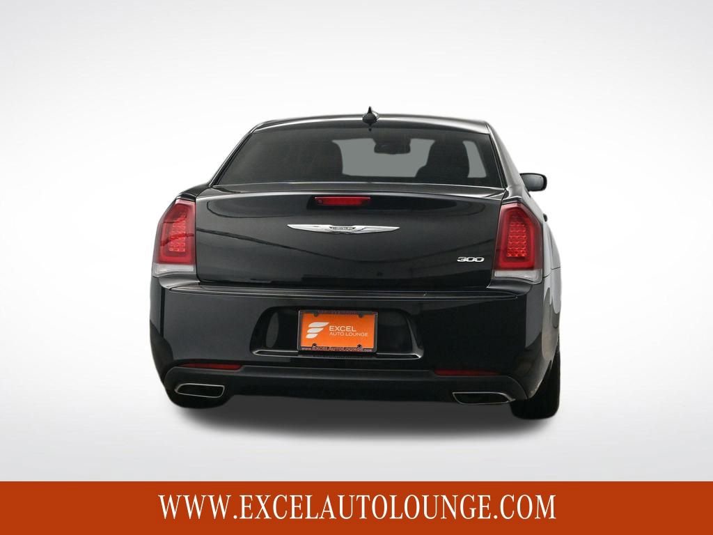Used 2019 Chrysler 300 Touring w/ Sport Appearance Package image 5
