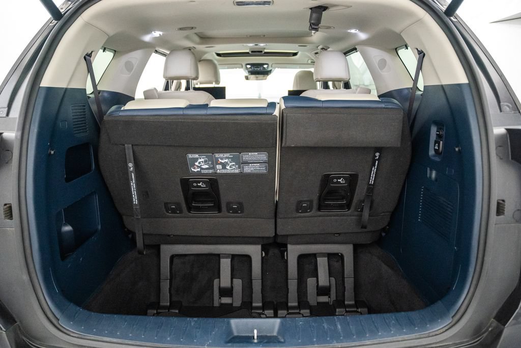 Used 2025 Kia Carnival SX FWD image 9