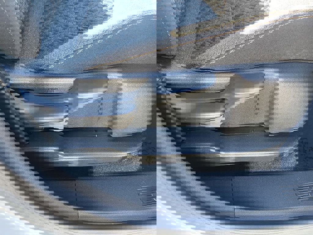 Used 2023 Chevrolet Equinox LT image 58