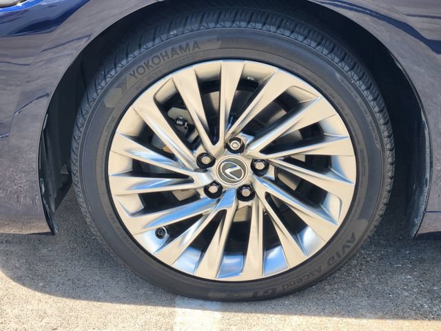 Used 2020 Lexus ES 350 Ultra Luxury w/ Accessory Package 2 FWD image 10