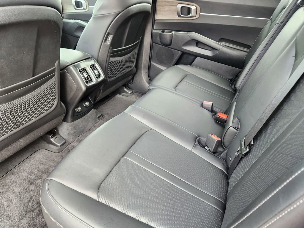 Certified 2022 Kia Sorento S w/ Panoramic Sunroof Package image 9