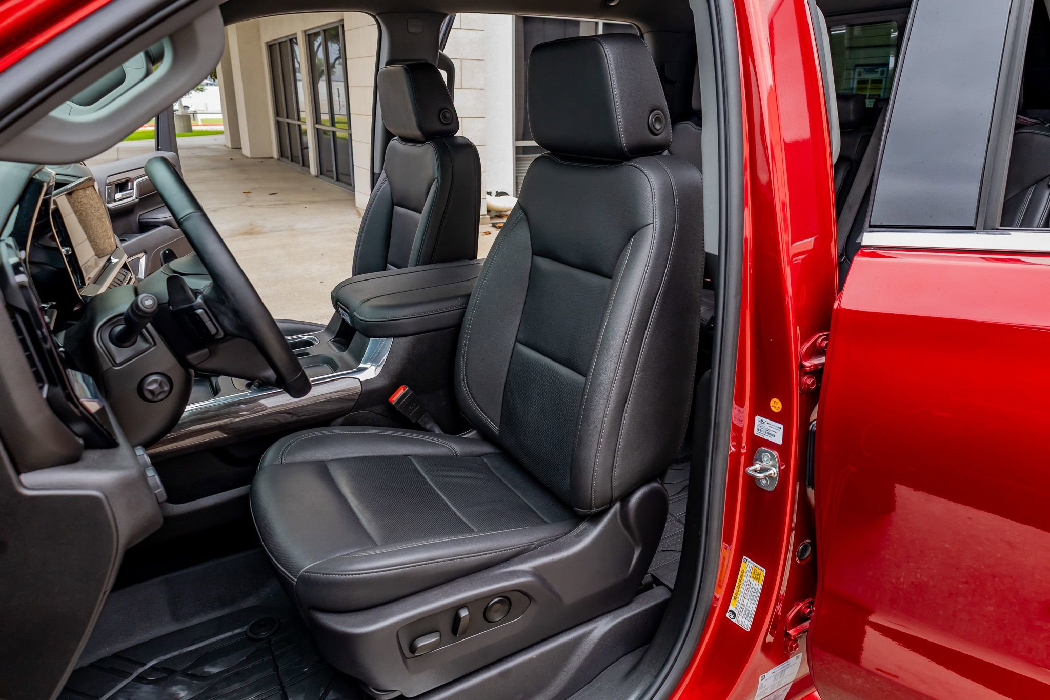Used 2024 Chevrolet Silverado 1500 LTZ w/ LTZ Convenience Package II AWD/4WD image 28