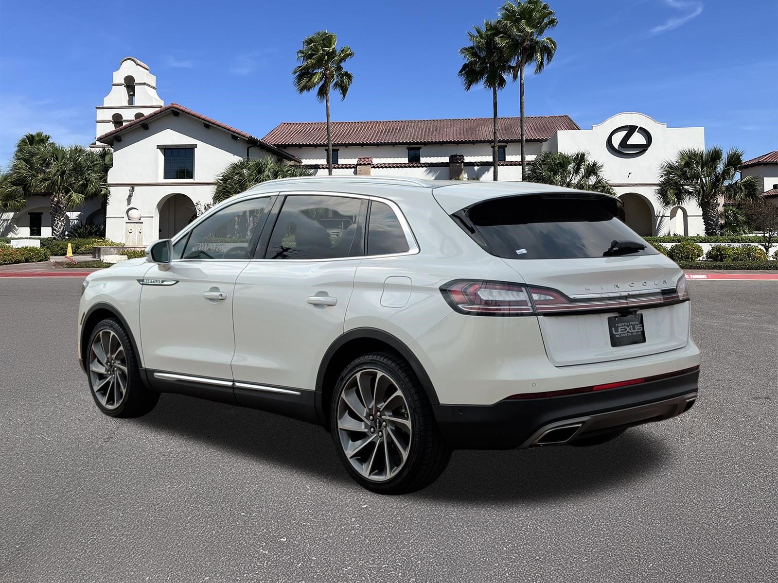 Used 2022 Lincoln Nautilus Reserve w/ Equipment Group 201A image 4