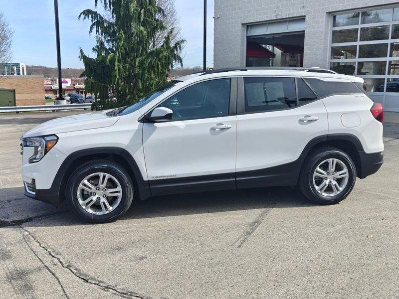 Used 2023 GMC Terrain SLE w/ Driver Convenience Package image 10