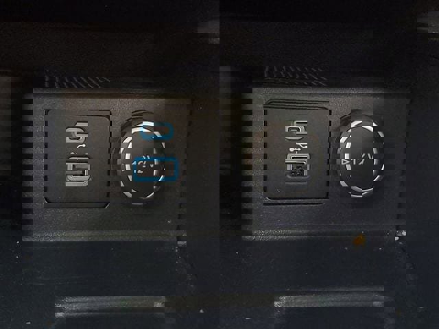 Used 2021 Ford Escape SE w/ SE Sport Appearance Package image 30